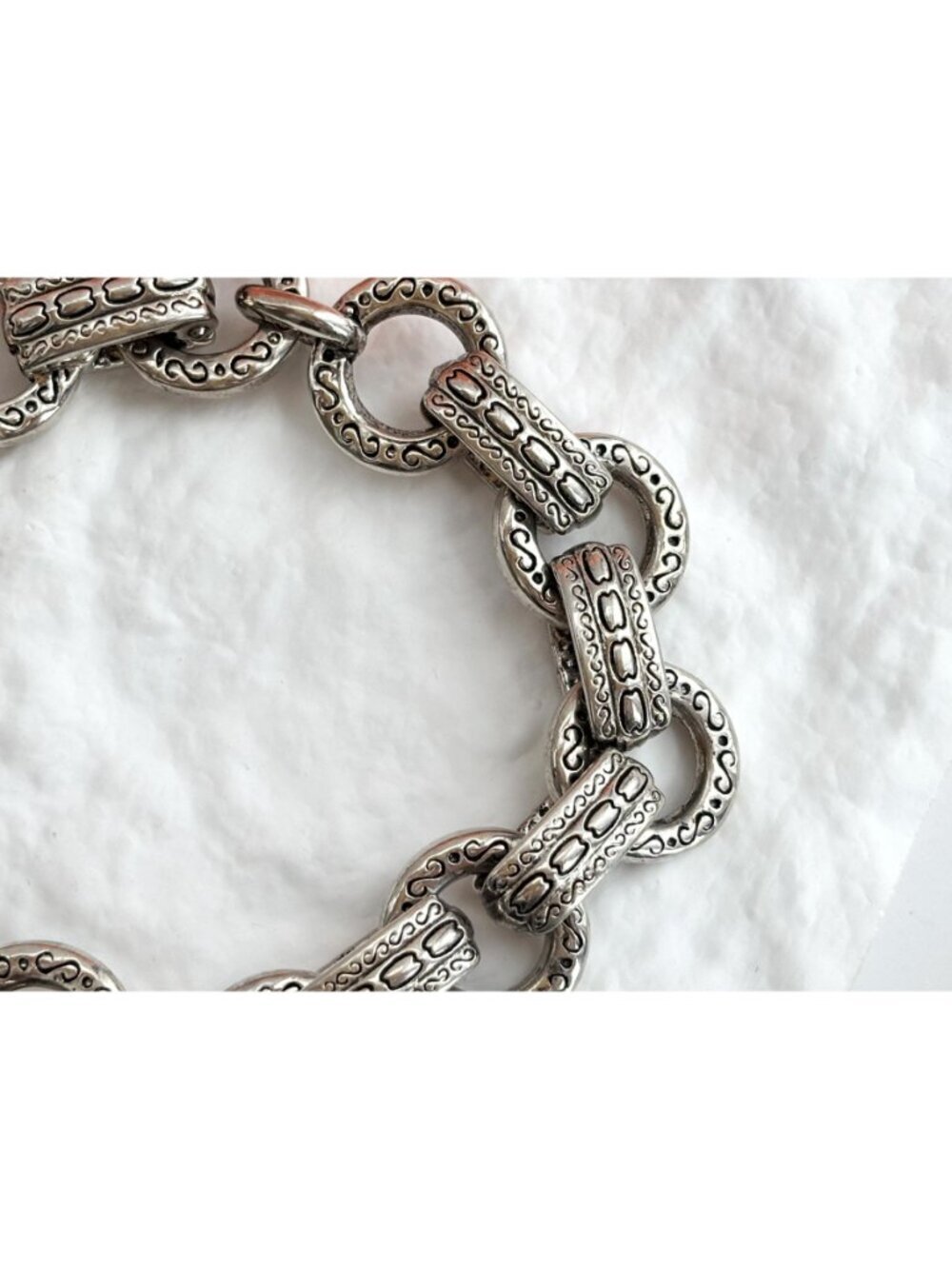 Chainlink Abstract Carved Hinged Magnet Vintage Silver Toned Bracelet - Picture 9 of 16
